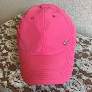 Pink heritage 86 Nike hat